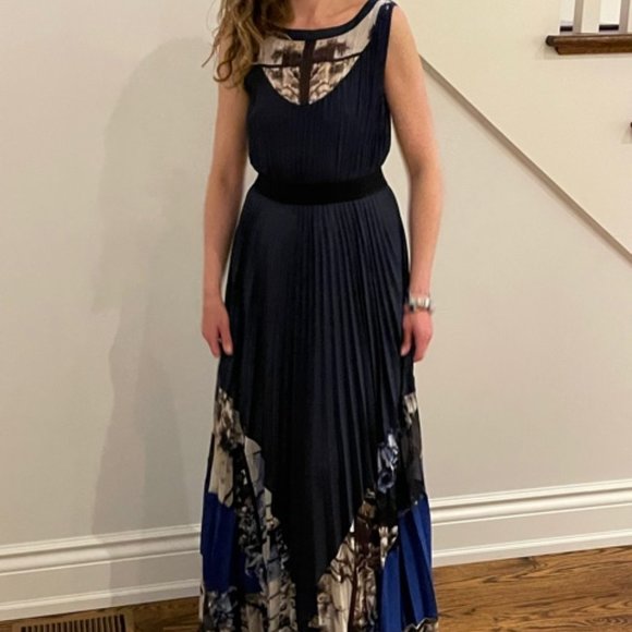 Stunning BCBG Floor length Dress - Picture 4 of 10